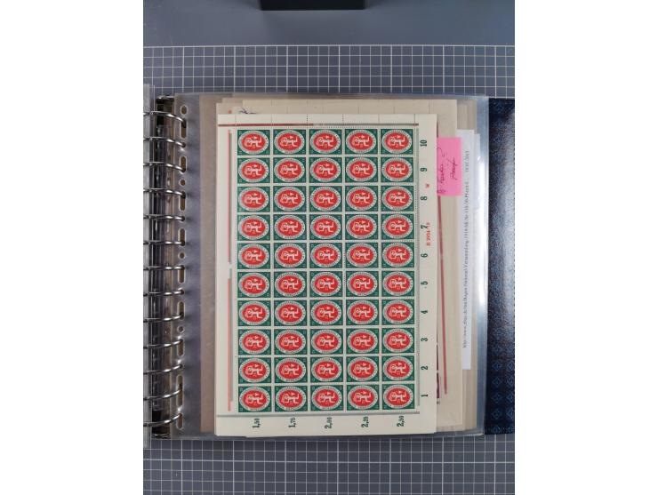 1900/23, reichhaltige und umfangreiche Bogensammlung in 9 Alben, vielfach spezialisiert nach Plattennummern, Farben und Typen