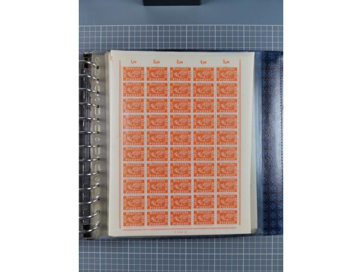 1900/23, reichhaltige und umfangreiche Bogensammlung in 9 Alben, vielfach spezialisiert nach Plattennummern, Farben und Typen