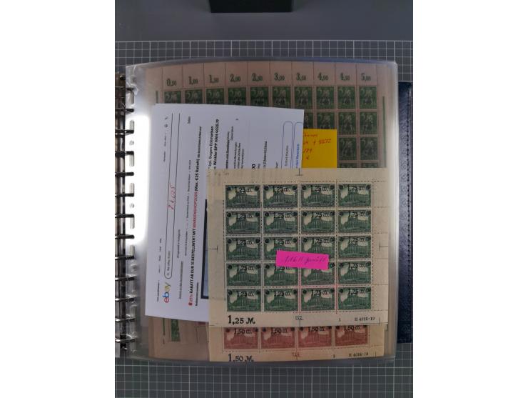 1900/23, reichhaltige und umfangreiche Bogensammlung in 9 Alben, vielfach spezialisiert nach Plattennummern, Farben und Typen