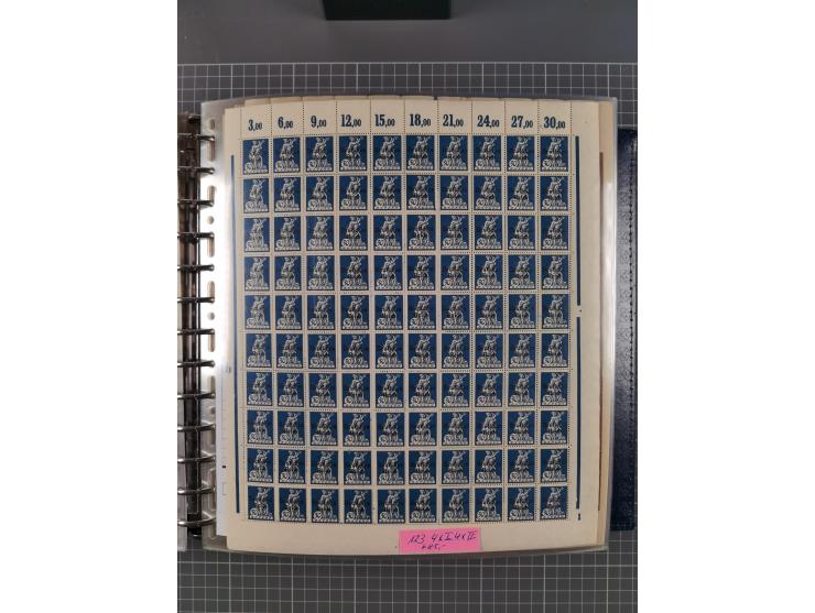 1900/23, reichhaltige und umfangreiche Bogensammlung in 9 Alben, vielfach spezialisiert nach Plattennummern, Farben und Typen