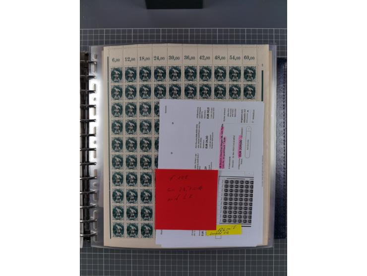 1900/23, reichhaltige und umfangreiche Bogensammlung in 9 Alben, vielfach spezialisiert nach Plattennummern, Farben und Typen