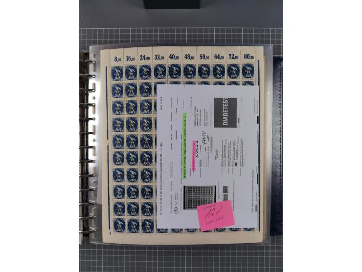 1900/23, reichhaltige und umfangreiche Bogensammlung in 9 Alben, vielfach spezialisiert nach Plattennummern, Farben und Typen