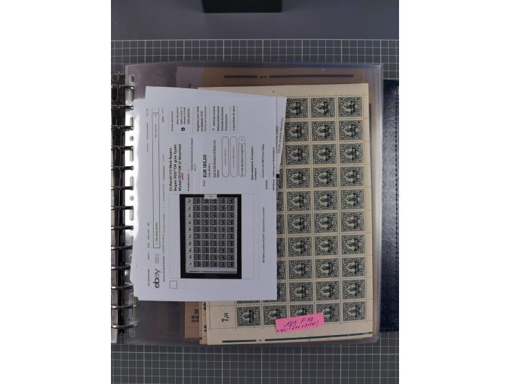 1900/23, reichhaltige und umfangreiche Bogensammlung in 9 Alben, vielfach spezialisiert nach Plattennummern, Farben und Typen