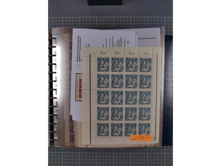 1900/23, reichhaltige und umfangreiche Bogensammlung in 9 Alben, vielfach spezialisiert nach Plattennummern, Farben und Typen