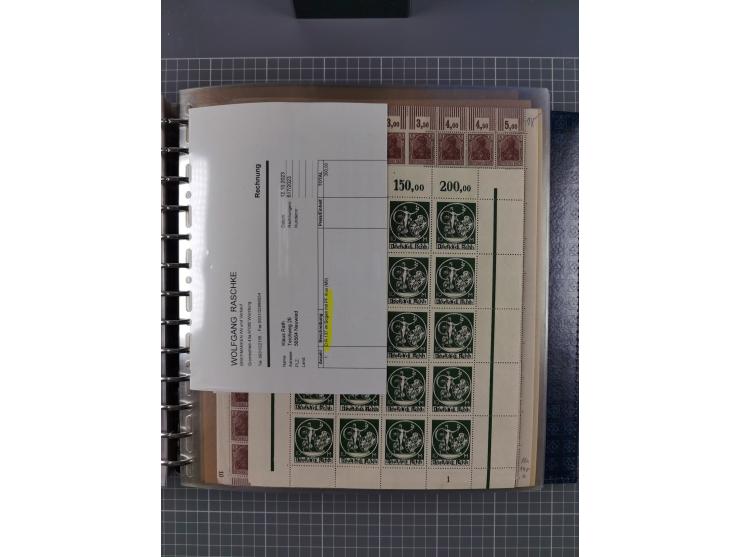 1900/23, reichhaltige und umfangreiche Bogensammlung in 9 Alben, vielfach spezialisiert nach Plattennummern, Farben und Typen
