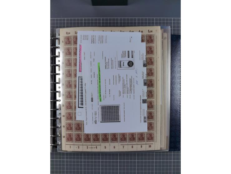 1900/23, reichhaltige und umfangreiche Bogensammlung in 9 Alben, vielfach spezialisiert nach Plattennummern, Farben und Typen
