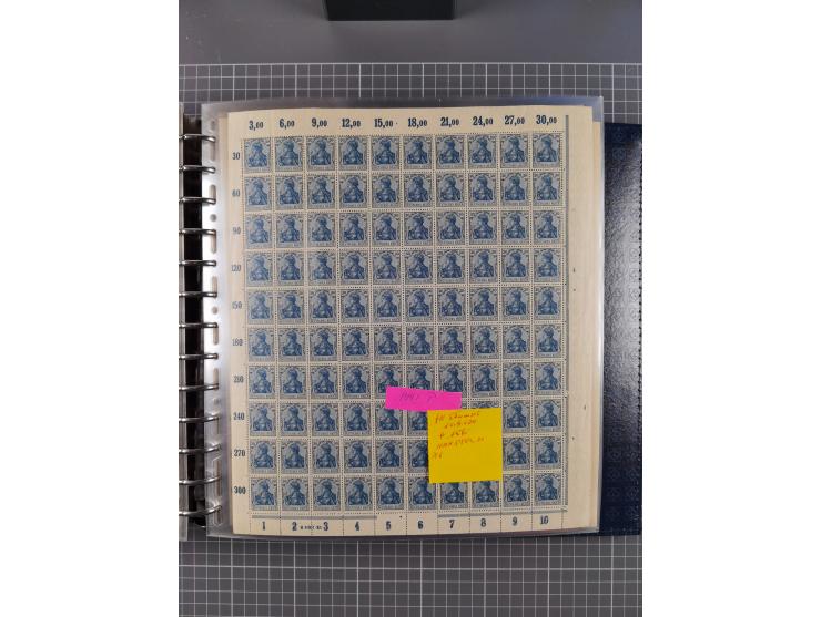 1900/23, reichhaltige und umfangreiche Bogensammlung in 9 Alben, vielfach spezialisiert nach Plattennummern, Farben und Typen
