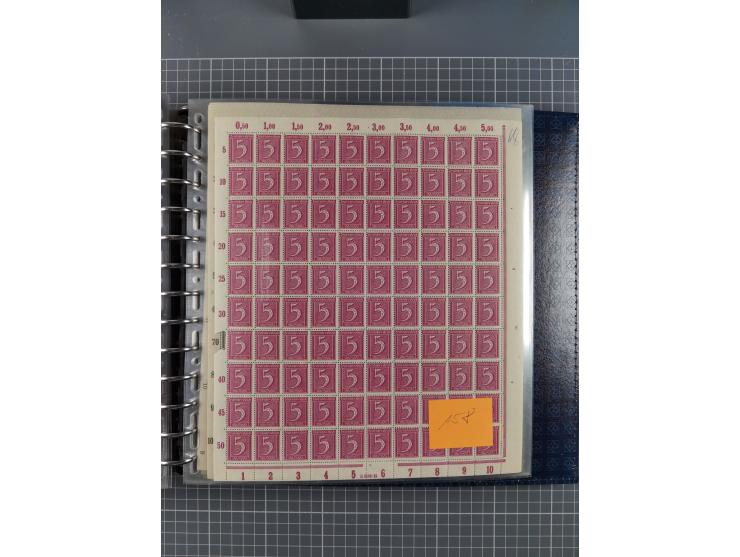 1900/23, reichhaltige und umfangreiche Bogensammlung in 9 Alben, vielfach spezialisiert nach Plattennummern, Farben und Typen