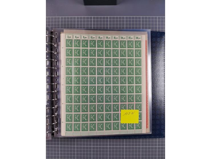 1900/23, reichhaltige und umfangreiche Bogensammlung in 9 Alben, vielfach spezialisiert nach Plattennummern, Farben und Typen