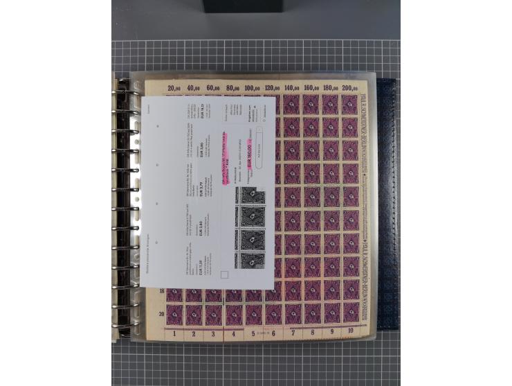 1900/23, reichhaltige und umfangreiche Bogensammlung in 9 Alben, vielfach spezialisiert nach Plattennummern, Farben und Typen