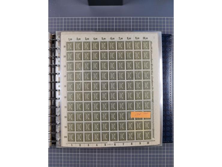 1900/23, reichhaltige und umfangreiche Bogensammlung in 9 Alben, vielfach spezialisiert nach Plattennummern, Farben und Typen