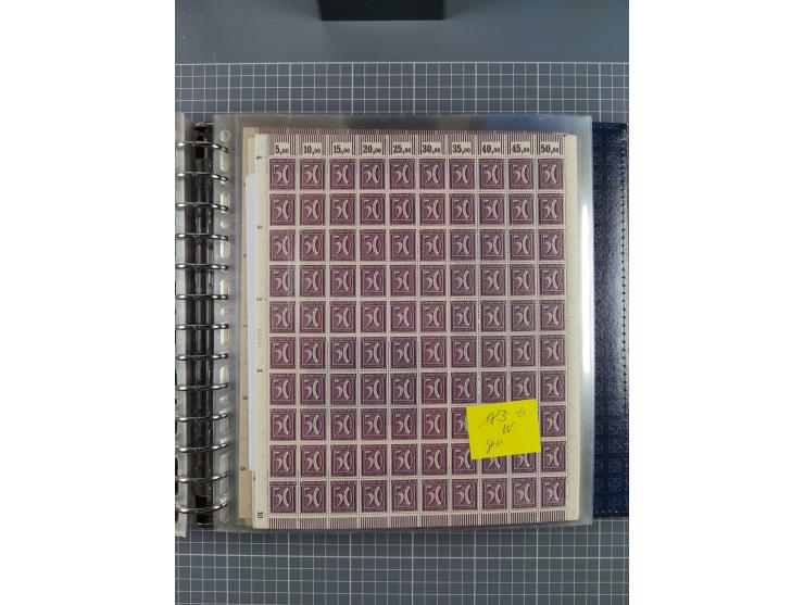 1900/23, reichhaltige und umfangreiche Bogensammlung in 9 Alben, vielfach spezialisiert nach Plattennummern, Farben und Typen