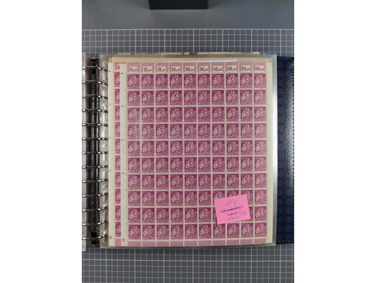 1900/23, reichhaltige und umfangreiche Bogensammlung in 9 Alben, vielfach spezialisiert nach Plattennummern, Farben und Typen