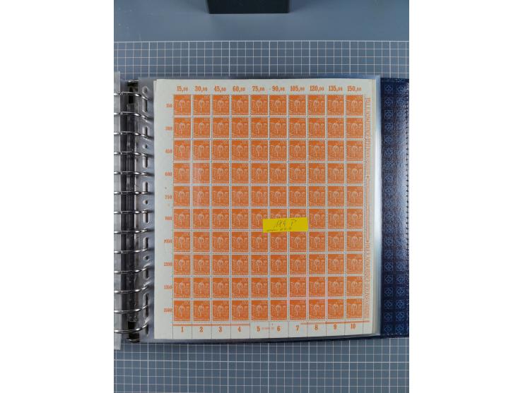 1900/23, reichhaltige und umfangreiche Bogensammlung in 9 Alben, vielfach spezialisiert nach Plattennummern, Farben und Typen