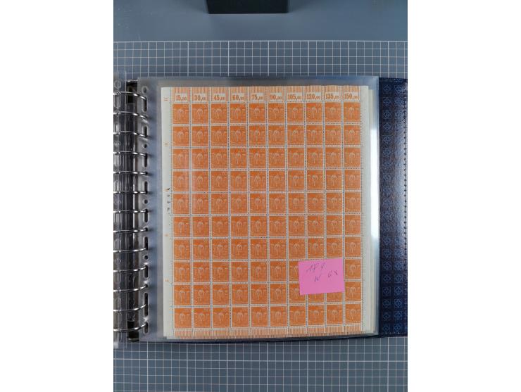 1900/23, reichhaltige und umfangreiche Bogensammlung in 9 Alben, vielfach spezialisiert nach Plattennummern, Farben und Typen