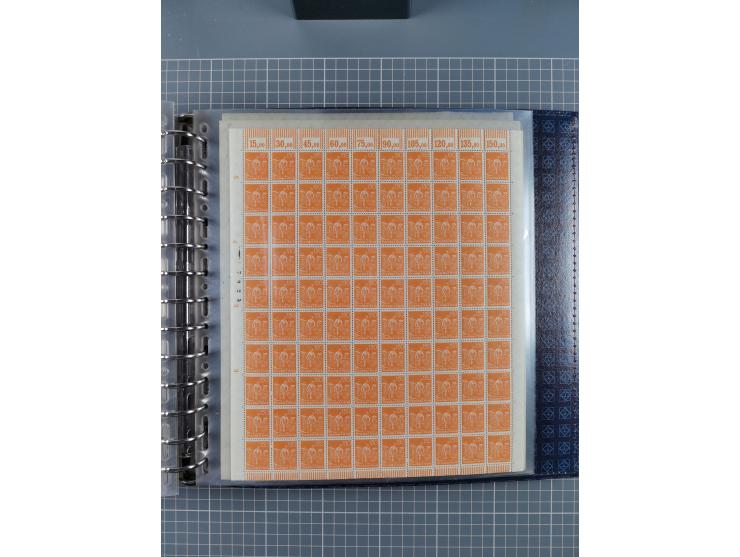 1900/23, reichhaltige und umfangreiche Bogensammlung in 9 Alben, vielfach spezialisiert nach Plattennummern, Farben und Typen