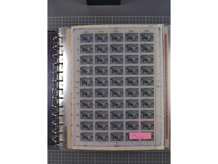 1900/23, reichhaltige und umfangreiche Bogensammlung in 9 Alben, vielfach spezialisiert nach Plattennummern, Farben und Typen