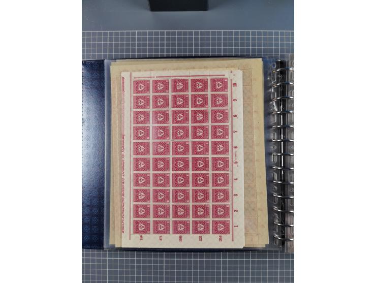 1900/23, reichhaltige und umfangreiche Bogensammlung in 9 Alben, vielfach spezialisiert nach Plattennummern, Farben und Typen