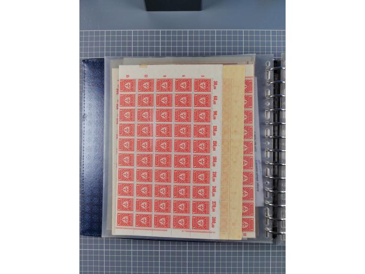 1900/23, reichhaltige und umfangreiche Bogensammlung in 9 Alben, vielfach spezialisiert nach Plattennummern, Farben und Typen