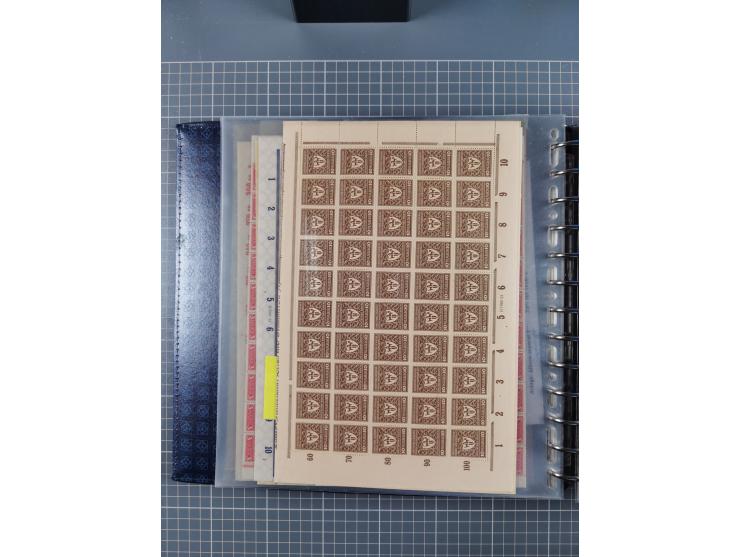 1900/23, reichhaltige und umfangreiche Bogensammlung in 9 Alben, vielfach spezialisiert nach Plattennummern, Farben und Typen