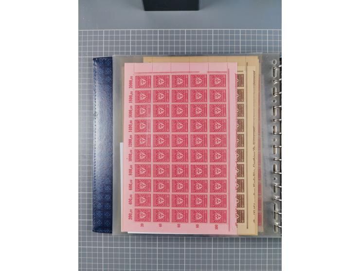 1900/23, reichhaltige und umfangreiche Bogensammlung in 9 Alben, vielfach spezialisiert nach Plattennummern, Farben und Typen