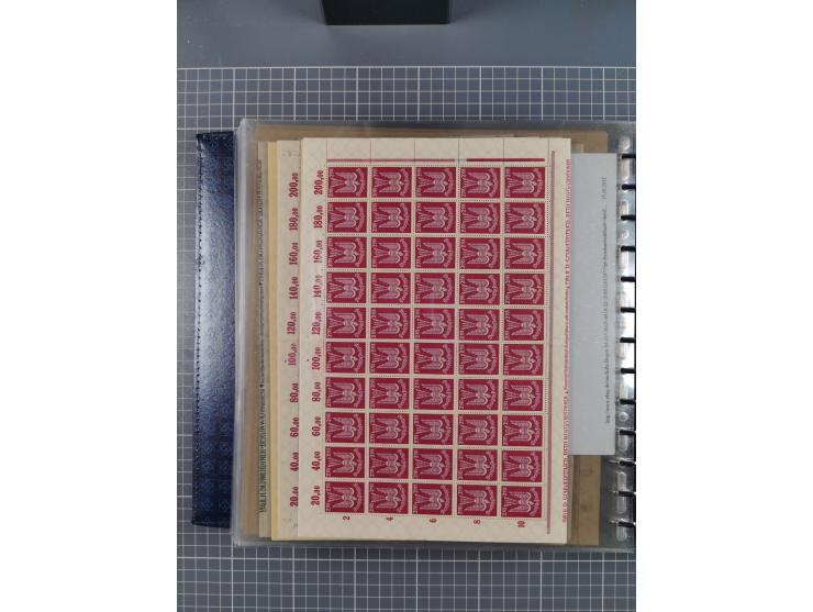 1900/23, reichhaltige und umfangreiche Bogensammlung in 9 Alben, vielfach spezialisiert nach Plattennummern, Farben und Typen