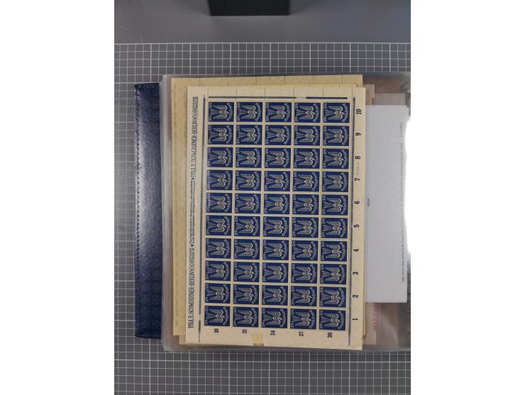 1900/23, reichhaltige und umfangreiche Bogensammlung in 9 Alben, vielfach spezialisiert nach Plattennummern, Farben und Typen