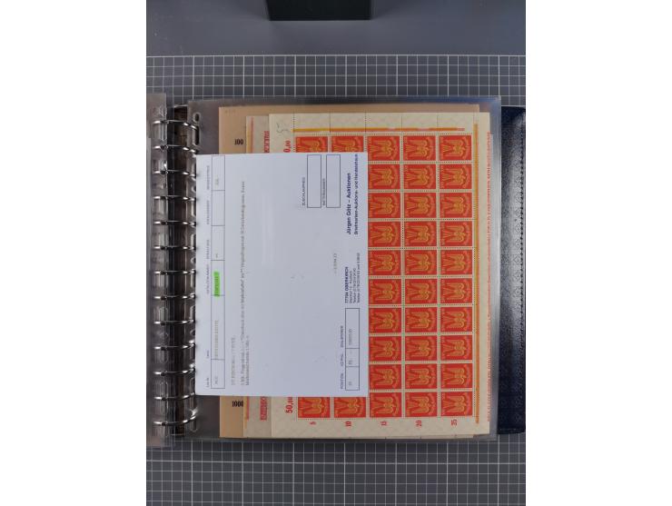 1900/23, reichhaltige und umfangreiche Bogensammlung in 9 Alben, vielfach spezialisiert nach Plattennummern, Farben und Typen