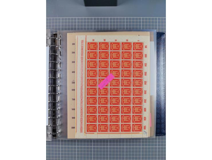 1900/23, reichhaltige und umfangreiche Bogensammlung in 9 Alben, vielfach spezialisiert nach Plattennummern, Farben und Typen