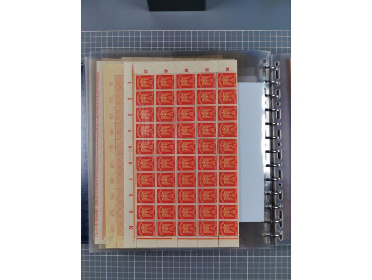 1900/23, reichhaltige und umfangreiche Bogensammlung in 9 Alben, vielfach spezialisiert nach Plattennummern, Farben und Typen