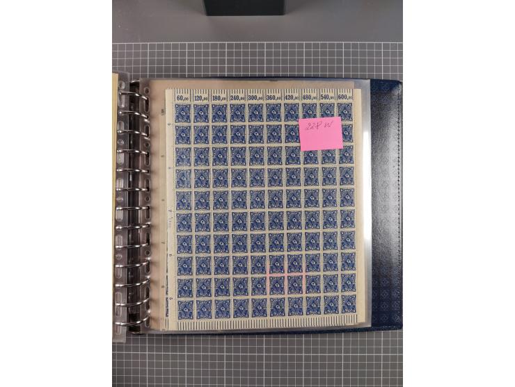 1900/23, reichhaltige und umfangreiche Bogensammlung in 9 Alben, vielfach spezialisiert nach Plattennummern, Farben und Typen