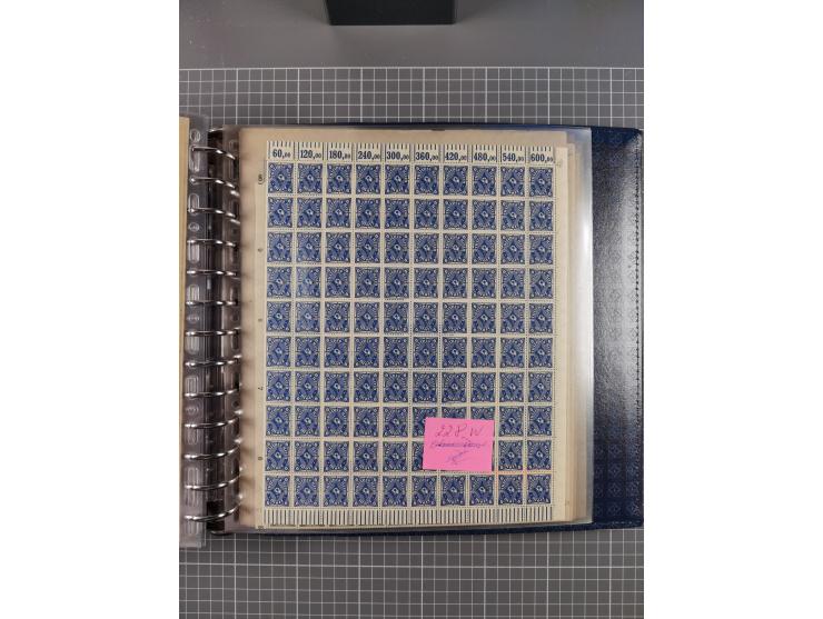 1900/23, reichhaltige und umfangreiche Bogensammlung in 9 Alben, vielfach spezialisiert nach Plattennummern, Farben und Typen