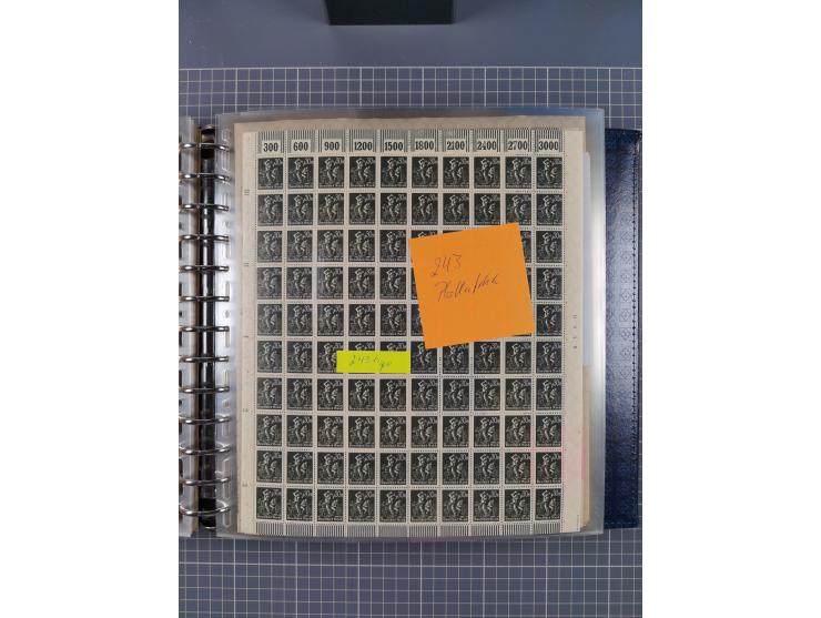 1900/23, reichhaltige und umfangreiche Bogensammlung in 9 Alben, vielfach spezialisiert nach Plattennummern, Farben und Typen