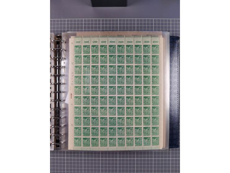 1900/23, reichhaltige und umfangreiche Bogensammlung in 9 Alben, vielfach spezialisiert nach Plattennummern, Farben und Typen