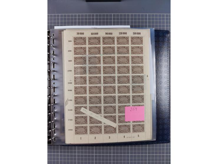 1900/23, reichhaltige und umfangreiche Bogensammlung in 9 Alben, vielfach spezialisiert nach Plattennummern, Farben und Typen