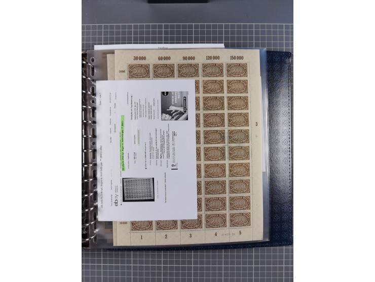 1900/23, reichhaltige und umfangreiche Bogensammlung in 9 Alben, vielfach spezialisiert nach Plattennummern, Farben und Typen