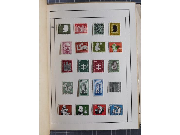 1880/1980 (ca.), alte Sammlung in 3 Bänden, dabei schöne Teile Saar, Danzig und Kolonien sowie Deutschland nach 1945&nbsp;