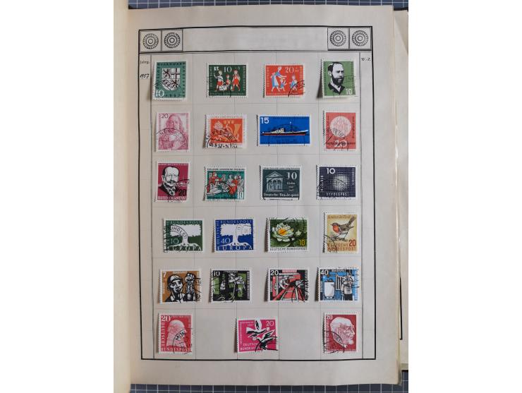 1880/1980 (ca.), alte Sammlung in 3 Bänden, dabei schöne Teile Saar, Danzig und Kolonien sowie Deutschland nach 1945&nbsp;