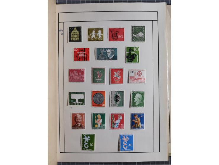 1880/1980 (ca.), alte Sammlung in 3 Bänden, dabei schöne Teile Saar, Danzig und Kolonien sowie Deutschland nach 1945&nbsp;