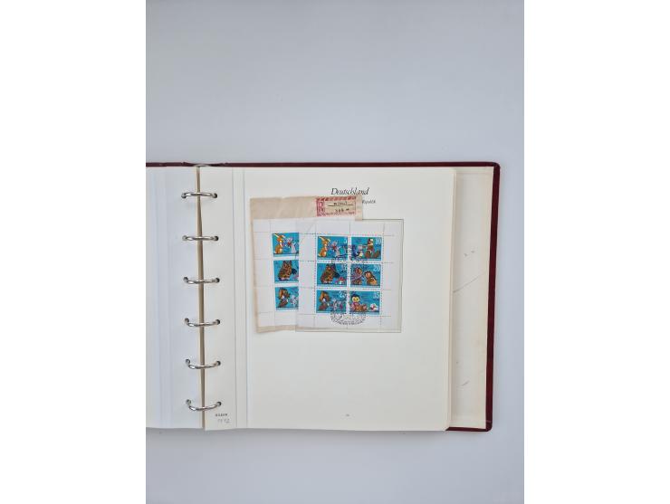 1948/90, in den Hauptnummern augenscheinlich komplette gestempelte Sammlungen Berlin 1948-90 und DDR 1949-90, sowie eine fast