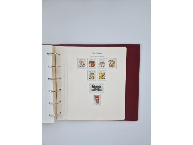 1948/90, in den Hauptnummern augenscheinlich komplette gestempelte Sammlungen Berlin 1948-90 und DDR 1949-90, sowie eine fast