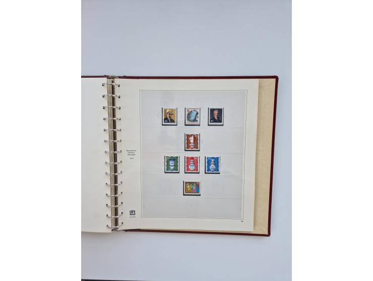 1948/90, in den Hauptnummern augenscheinlich komplette gestempelte Sammlungen Berlin 1948-90 und DDR 1949-90, sowie eine fast