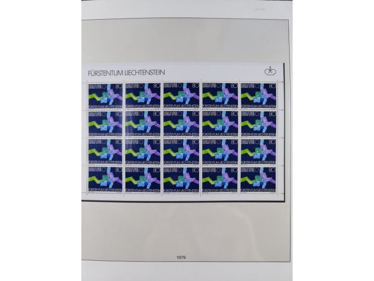 1949/79, postfrische und zusätzlich gestempelte Sammlung, in den Hauptnummern komplett, einschließlich Vor- und Mitläufern, d