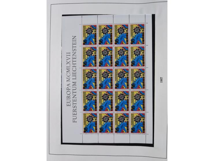 1949/79, postfrische und zusätzlich gestempelte Sammlung, in den Hauptnummern komplett, einschließlich Vor- und Mitläufern, d