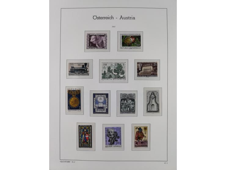 1945/78, postfrische und meist zusätzlich gestempelte Sammlung, in den Hauptnummern komplett, dabei Renner-Kleinbogen und Vög