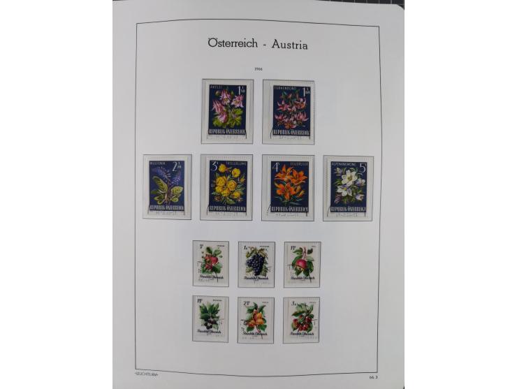 1945/78, postfrische und meist zusätzlich gestempelte Sammlung, in den Hauptnummern komplett, dabei Renner-Kleinbogen und Vög