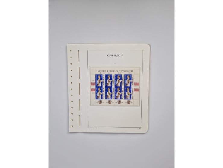 1899/2023, überkomplette postfrische und zusätzlich etwas gestempelte Sammlung in 12 Vordruckalben und losen Blättern, ab 194