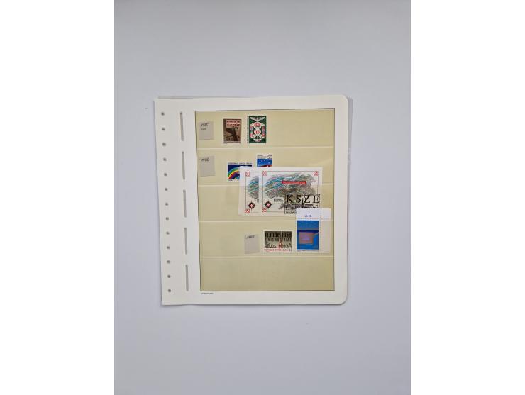 1899/2023, überkomplette postfrische und zusätzlich etwas gestempelte Sammlung in 12 Vordruckalben und losen Blättern, ab 194