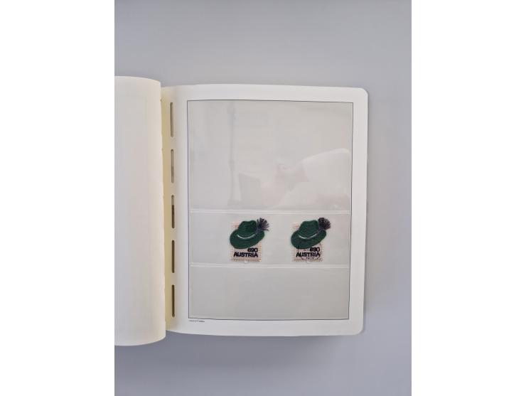 1899/2023, überkomplette postfrische und zusätzlich etwas gestempelte Sammlung in 12 Vordruckalben und losen Blättern, ab 194