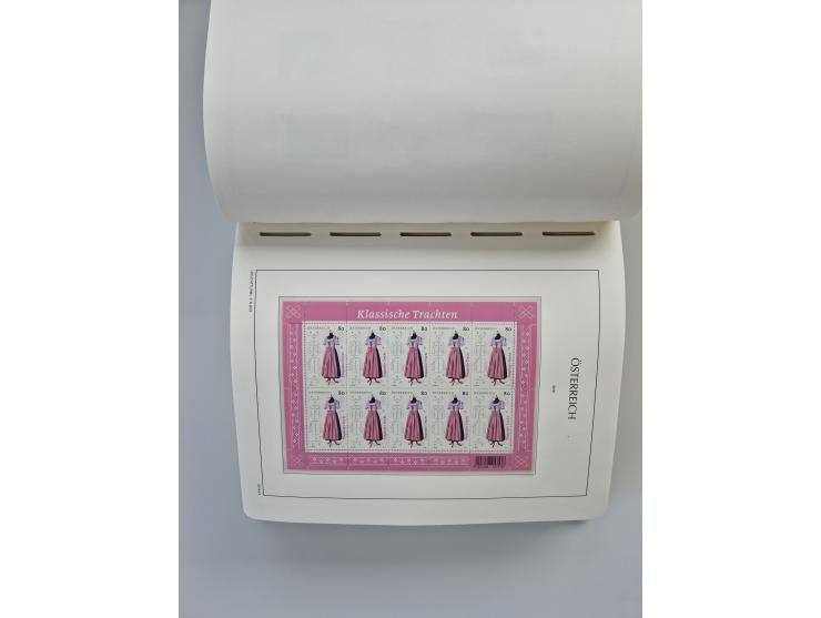 1899/2023, überkomplette postfrische und zusätzlich etwas gestempelte Sammlung in 12 Vordruckalben und losen Blättern, ab 194